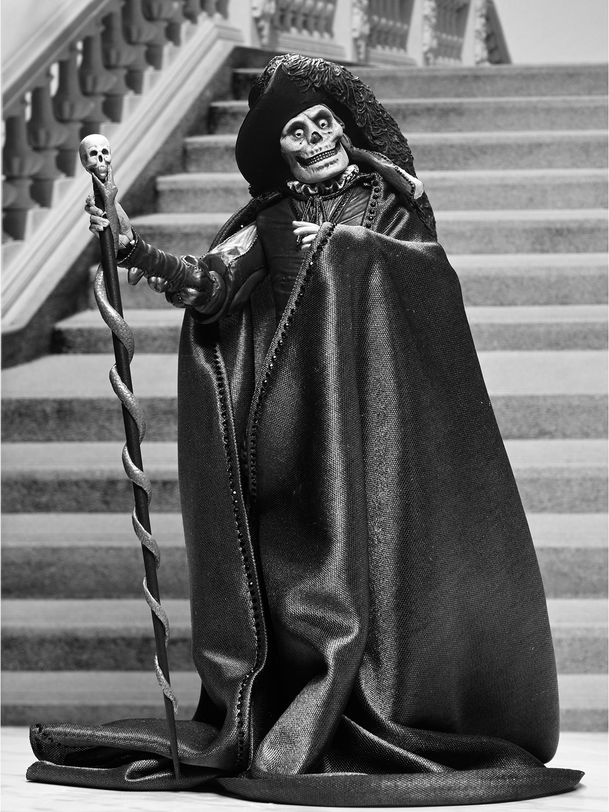 PHANTOM OF THE OPERA (1925) ULTIMATE PHANTOM "MASQUE OF THE RED DEATH" - 7" SCALE FIGURE (B&W) - Image 7