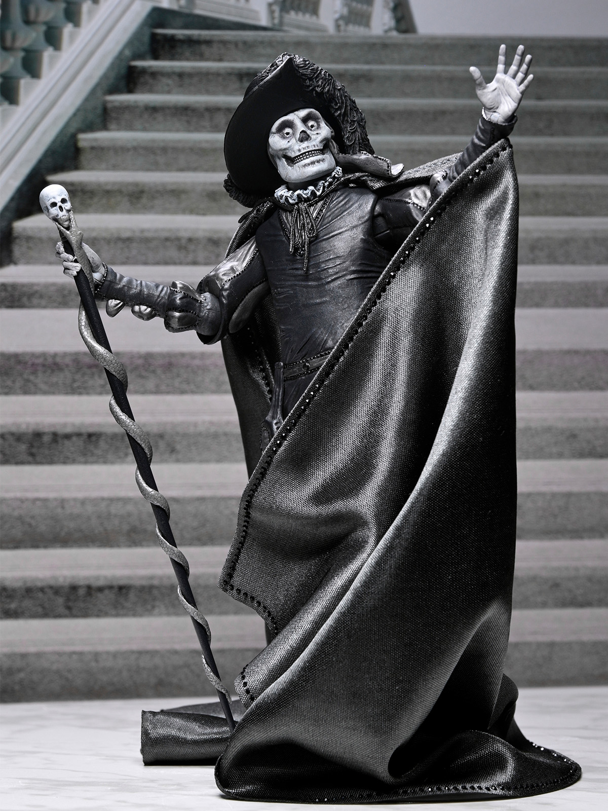 PHANTOM OF THE OPERA (1925) ULTIMATE PHANTOM "MASQUE OF THE RED DEATH" - 7" SCALE FIGURE (B&W) - Image 6