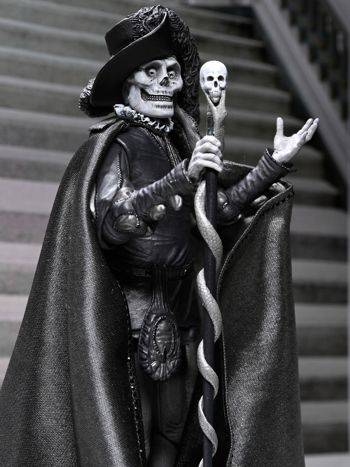PHANTOM OF THE OPERA (1925) ULTIMATE PHANTOM "MASQUE OF THE RED DEATH" - 7" SCALE FIGURE (B&W) - Image 5