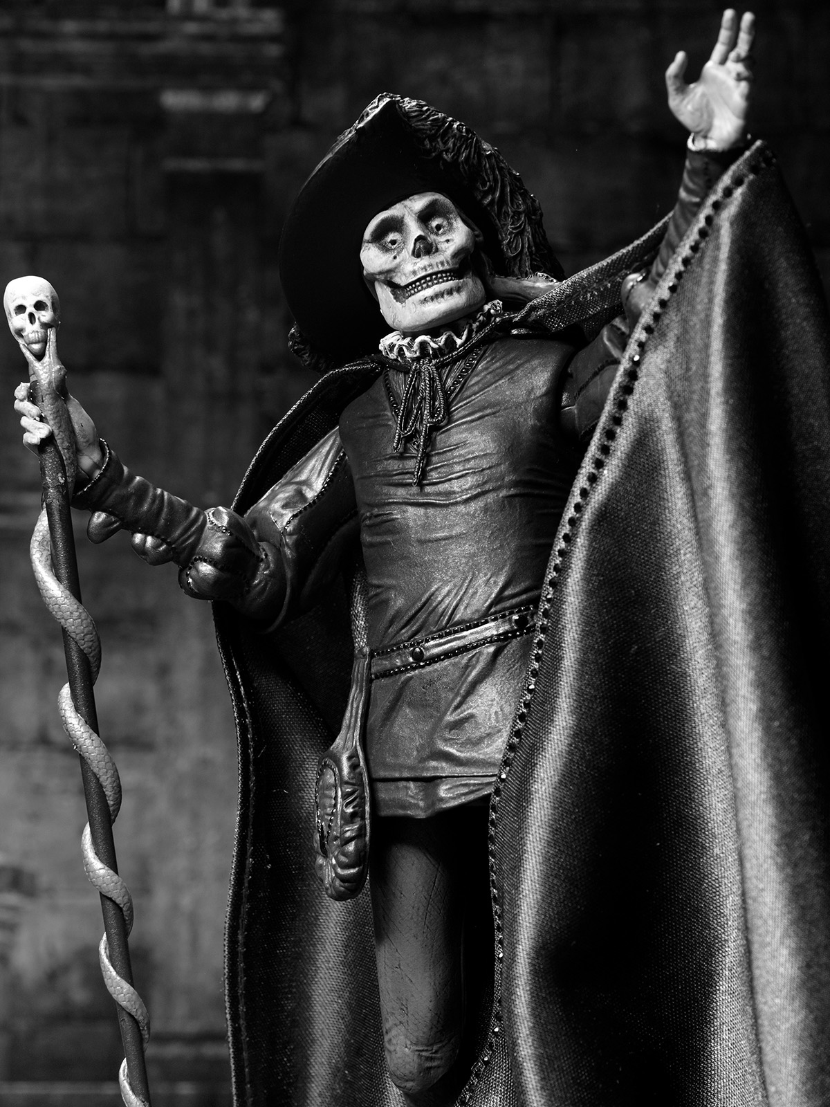 PHANTOM OF THE OPERA (1925) ULTIMATE PHANTOM "MASQUE OF THE RED DEATH" - 7" SCALE FIGURE (B&W) - Image 4