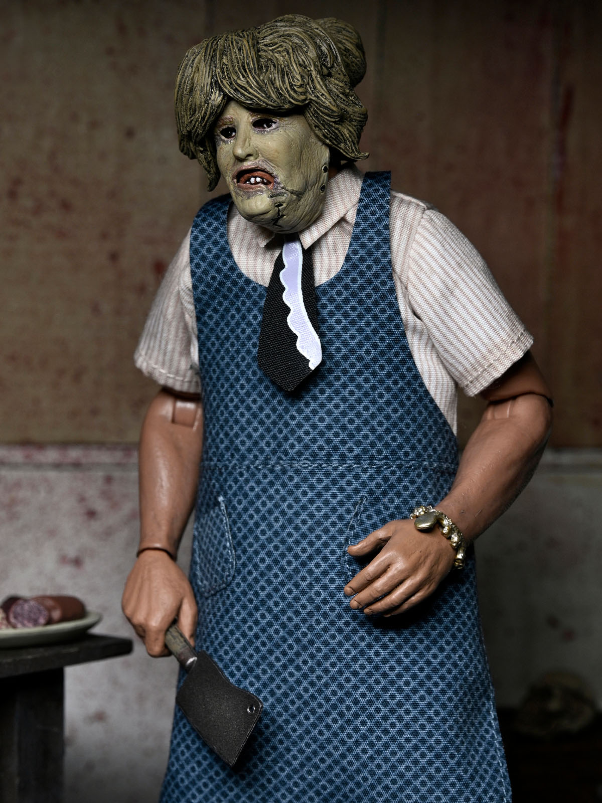 TEXAS CHAINSAW MASSACRE LEATHERFACE WITH OLD LADY MASK - 8" CLOTHED ACTION FIGURE (WINDOW BOX) - Image 5