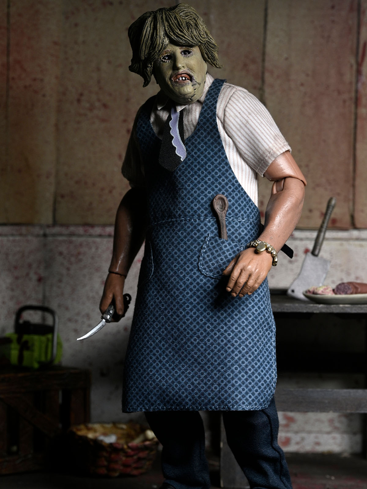 TEXAS CHAINSAW MASSACRE LEATHERFACE WITH OLD LADY MASK - 8" CLOTHED ACTION FIGURE (WINDOW BOX) - Image 4