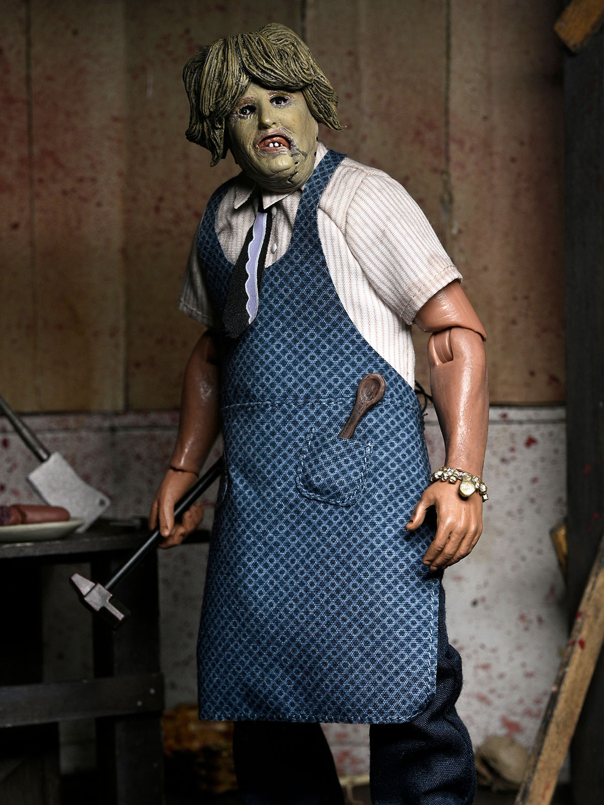 TEXAS CHAINSAW MASSACRE LEATHERFACE WITH OLD LADY MASK - 8" CLOTHED ACTION FIGURE (WINDOW BOX) - Image 2