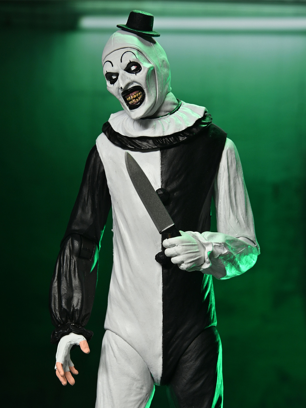 TERRIFIER - ULTIMATE ART THE CLOWN & LITTLE PALE GIRL 2 PACK - 7" SCALE ACTION FIGURES - Image 3
