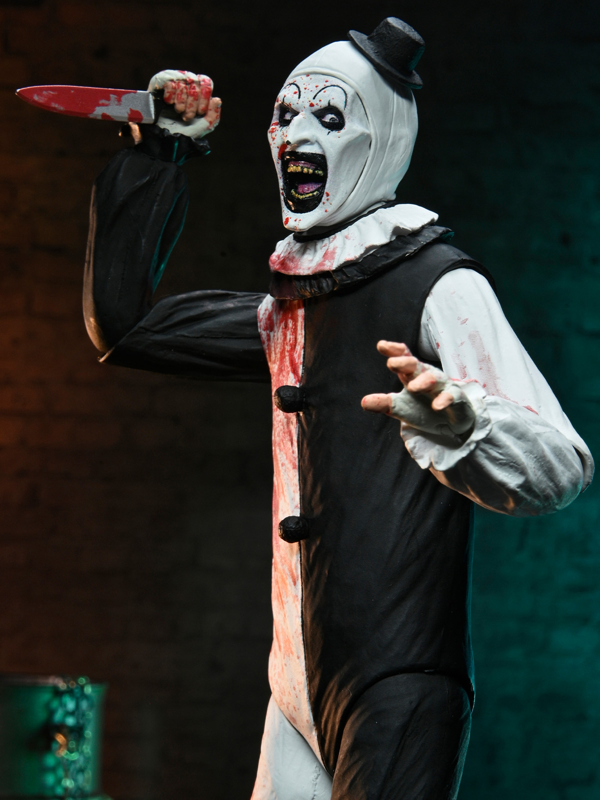 TERRIFIER - ULTIMATE ART THE CLOWN (BLOOD SPLATTERED) - 7" SCALE ACTION FIGURE - Image 8