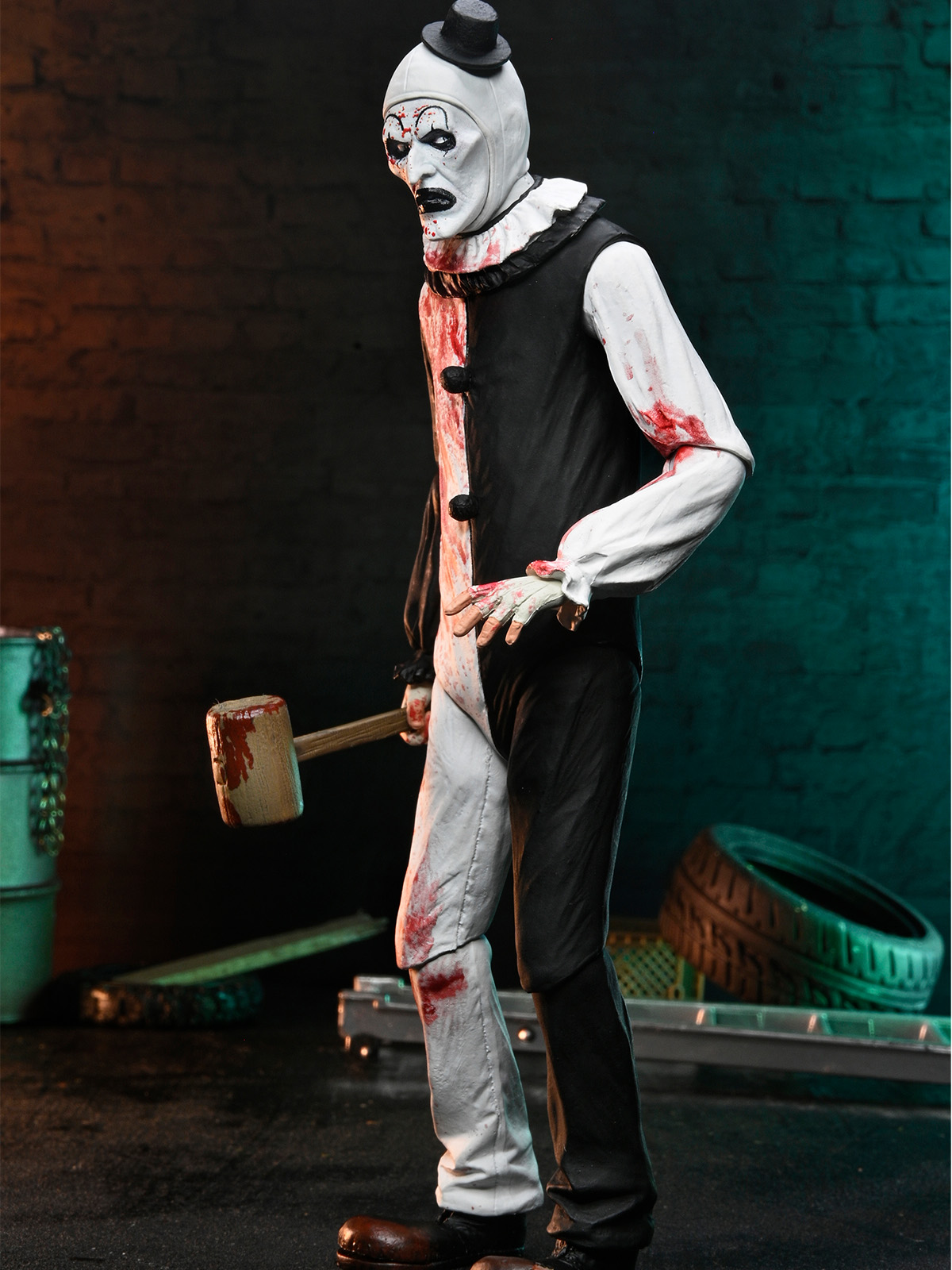 TERRIFIER - ULTIMATE ART THE CLOWN (BLOOD SPLATTERED) - 7" SCALE ACTION FIGURE - Image 3