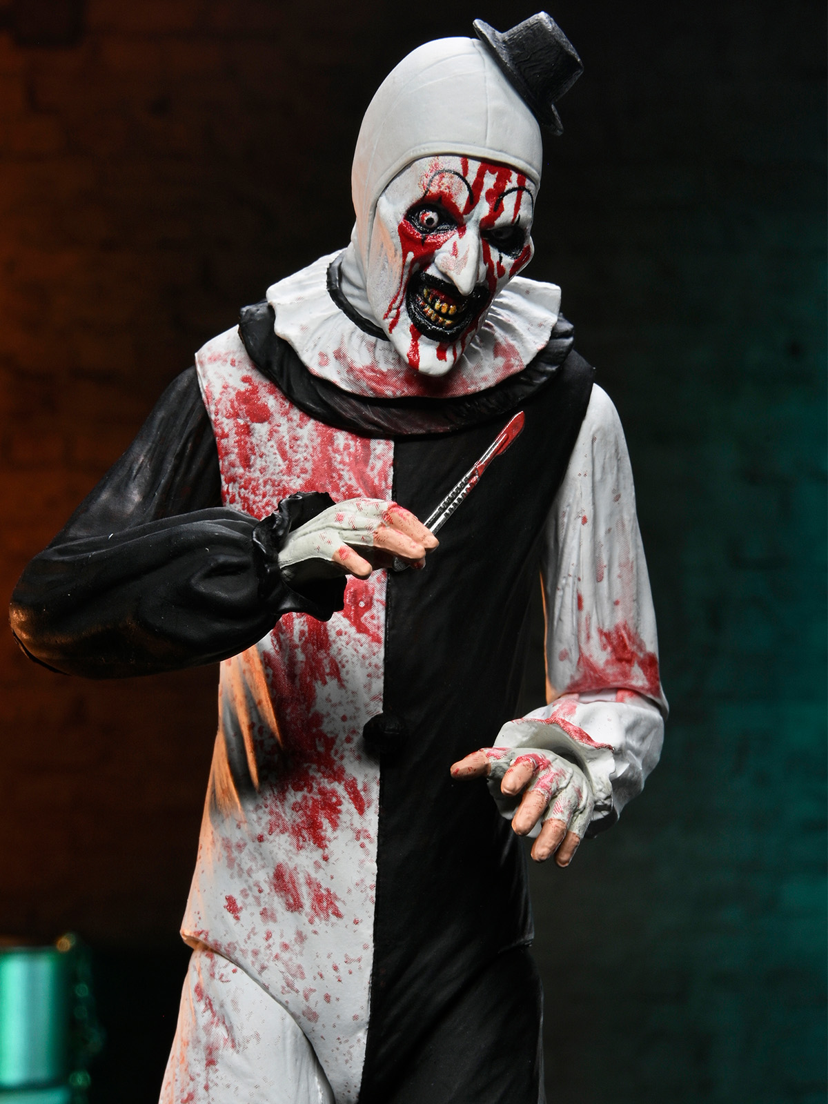 TERRIFIER - ULTIMATE ART THE CLOWN (BLOOD SPLATTERED) - 7" SCALE ACTION FIGURE - Image 6