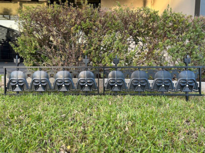 DARTH VADER 2 PIECE FENCE DECOR - Image 3
