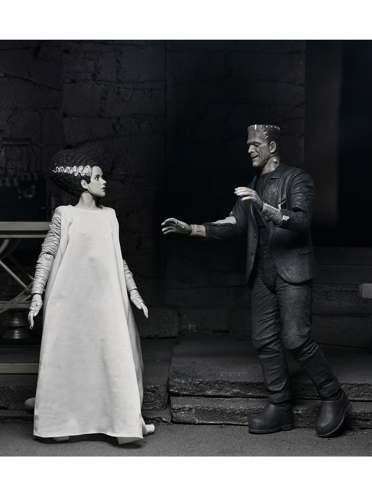 UNIVERSAL MONSTERS X BRIDE OF FRANKENSTEIN 90TH ANNIVERSARY - THE MONSTER & HIS MATE 2PK 7" FIGURES (B&W) - Image 8