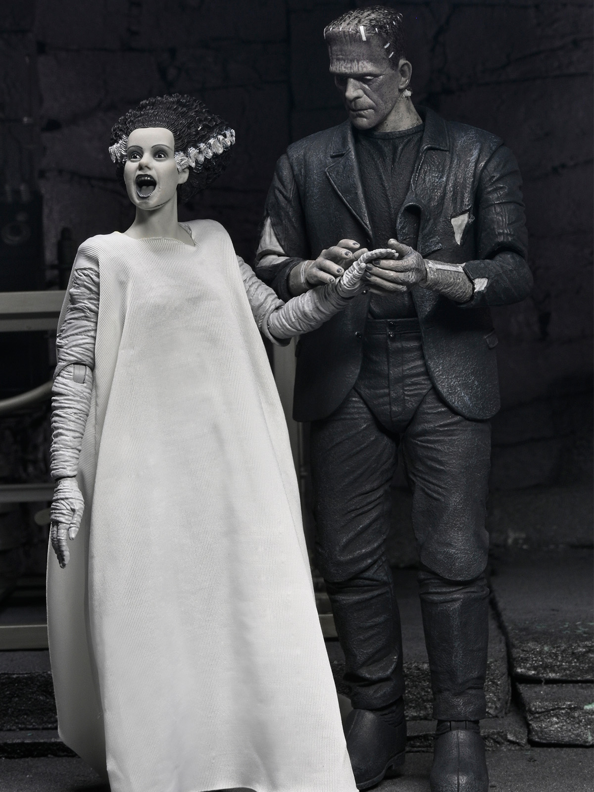 UNIVERSAL MONSTERS X BRIDE OF FRANKENSTEIN 90TH ANNIVERSARY - THE MONSTER & HIS MATE 2PK 7" FIGURES (B&W) - Image 4