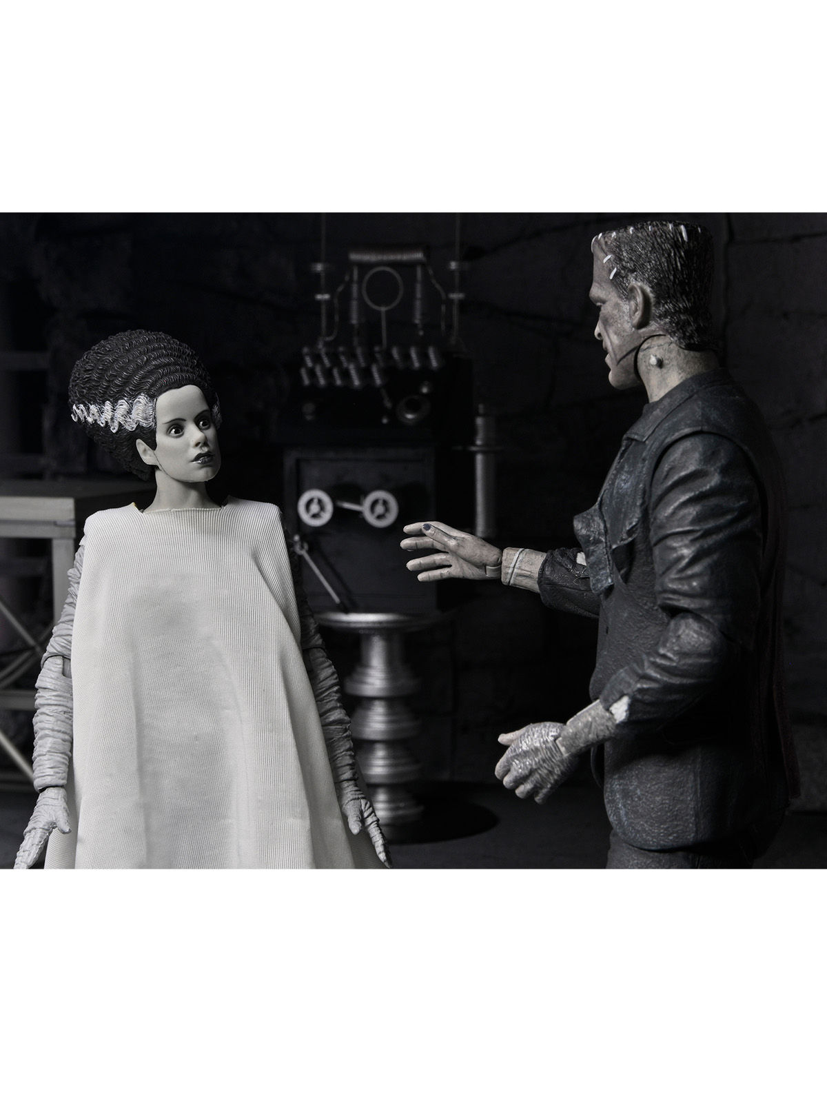 UNIVERSAL MONSTERS X BRIDE OF FRANKENSTEIN 90TH ANNIVERSARY - THE MONSTER & HIS MATE 2PK 7" FIGURES (B&W) - Image 3