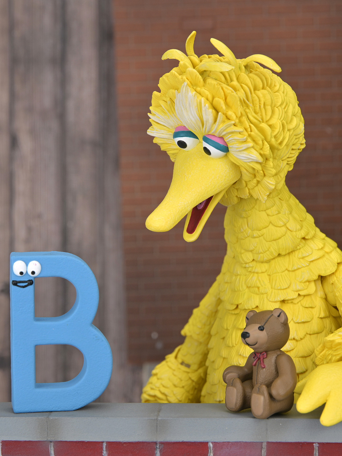 SESAME STREET ULTIMATE BIG BIRD - 7" SCALE ACTION FIGURE - Image 7
