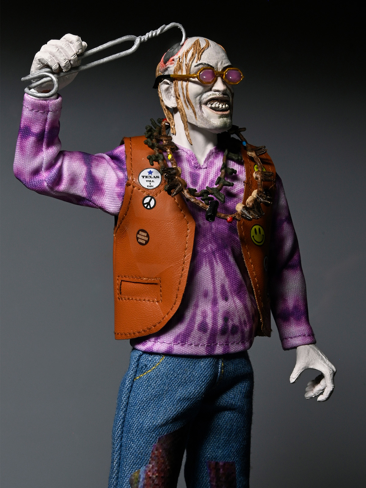 TEXAS CHAINSAW MASSACRE 2 - CHOP TOP 8" CLOTHED FIGURE - Image 2