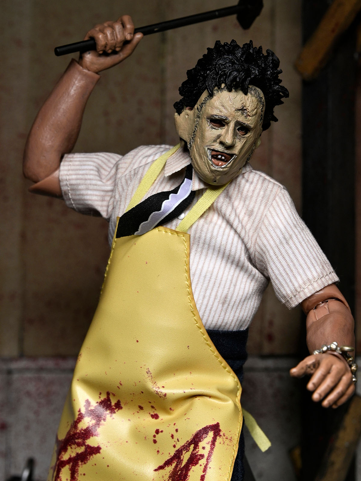 TEXAS CHAINSAW MASSACRE LEATHERFACE - 8" CLOTHED ACTION FIGURE (WINDOW BOX) - Image 3