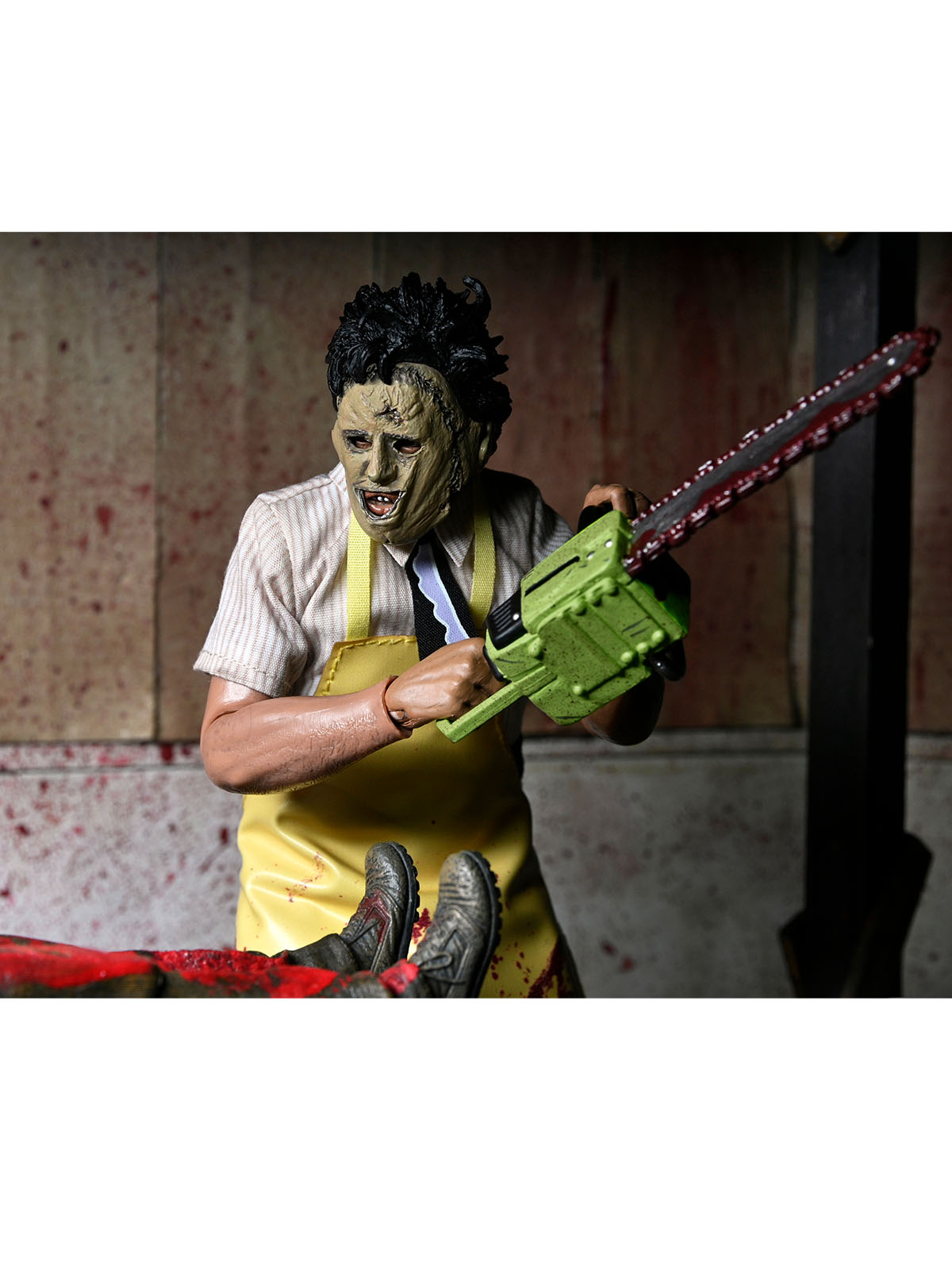 TEXAS CHAINSAW MASSACRE LEATHERFACE - 8" CLOTHED ACTION FIGURE (WINDOW BOX) - Image 7