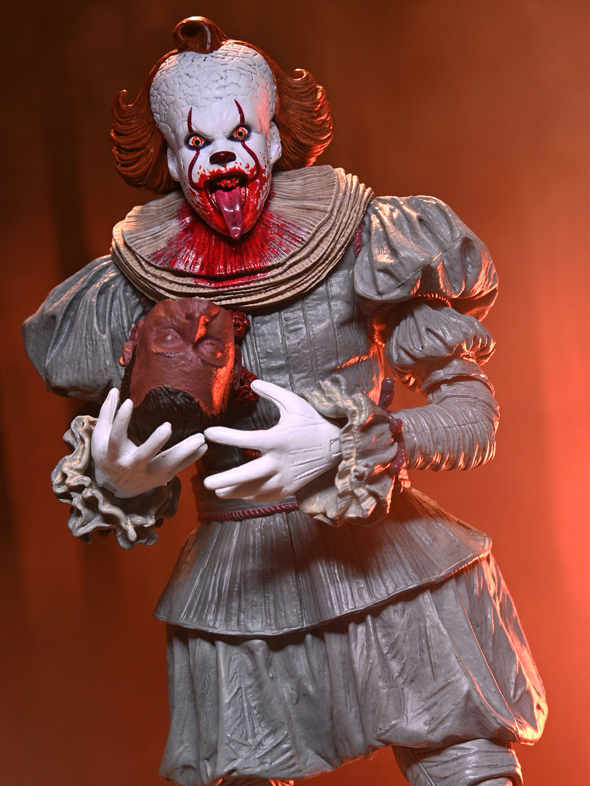 WELCOME TO DERRY ULTIMATE PENNYWISE 7" SCALE ACTION FIGURE - Image 4