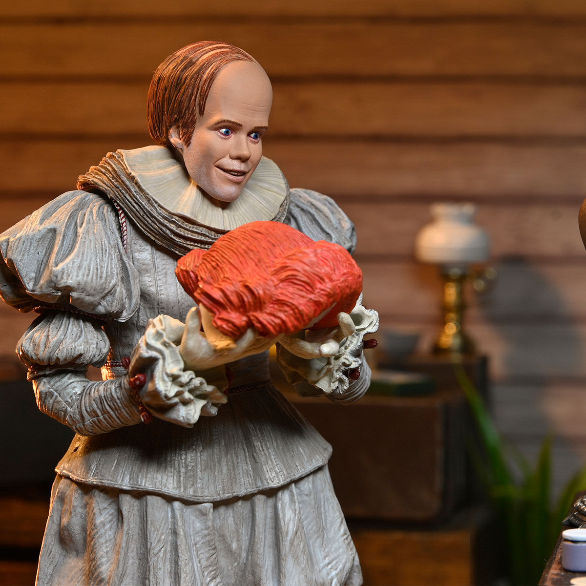 WELCOME TO DERRY ULTIMATE BOB GREY AS PENNYWISE 7" SCALE ACTION FIGURE - Image 4