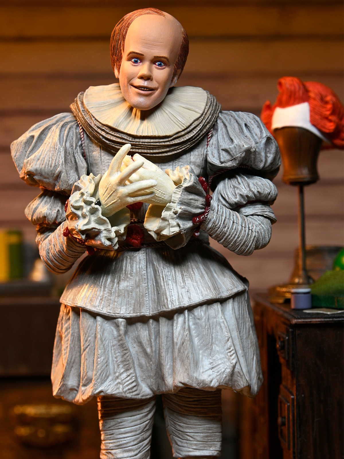 WELCOME TO DERRY ULTIMATE BOB GREY AS PENNYWISE 7" SCALE ACTION FIGURE - Image 3
