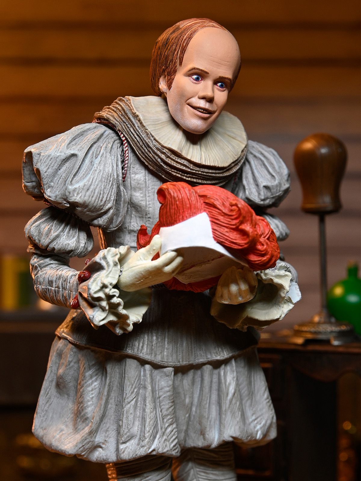 WELCOME TO DERRY ULTIMATE BOB GREY AS PENNYWISE 7" SCALE ACTION FIGURE - Image 2