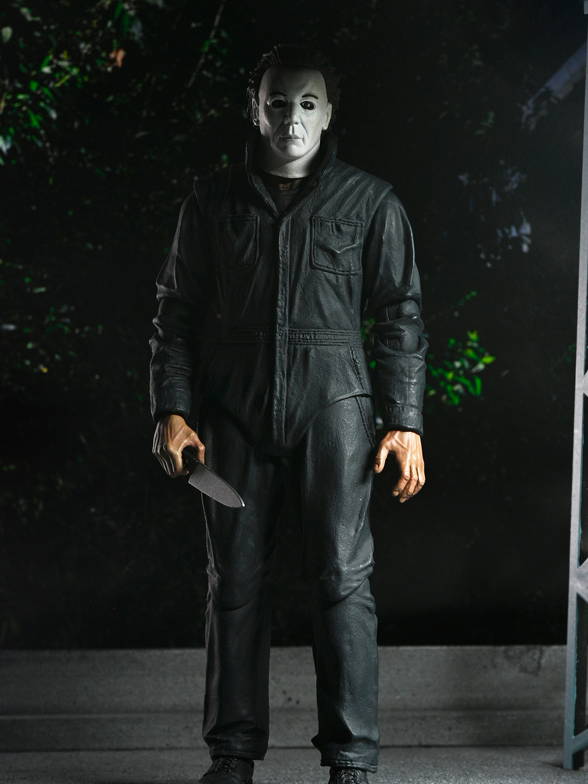 HALLOWEEN RESURRECTION: ULTIMATE MICHAEL MYERS 7" SCALE ACTION FIGURE - Image 2