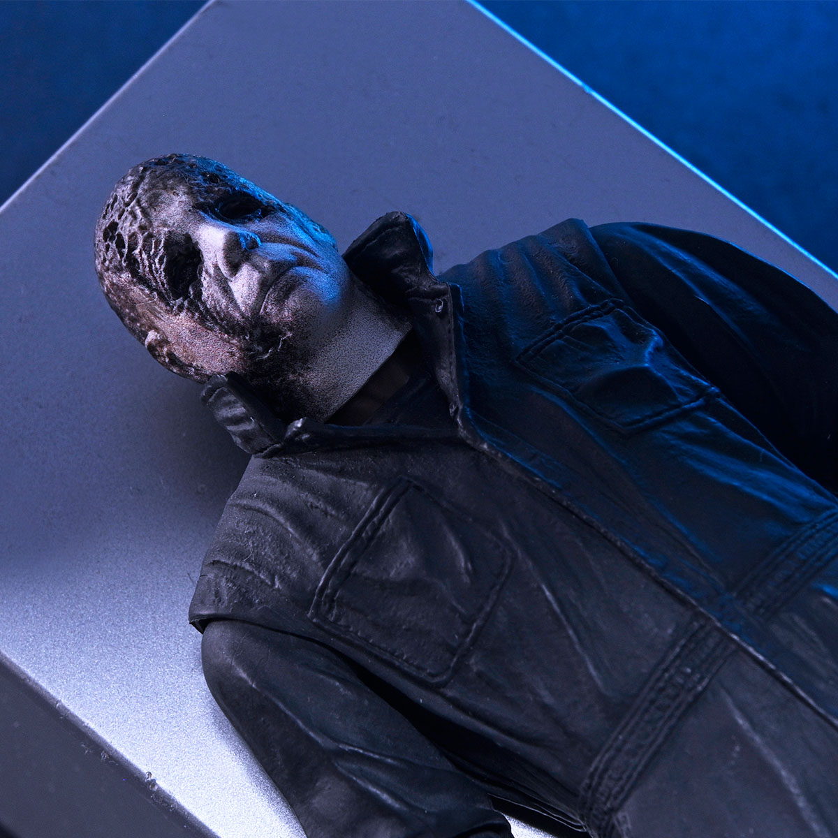 HALLOWEEN RESURRECTION: ULTIMATE MICHAEL MYERS 7" SCALE ACTION FIGURE - Image 7