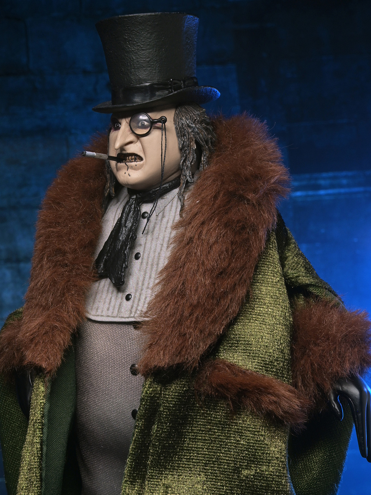 DC COMICS THE PENGUIN (BATMAN RETURNS) - 8" SCALE CLOTHED ACTION FIGURE - Image 3